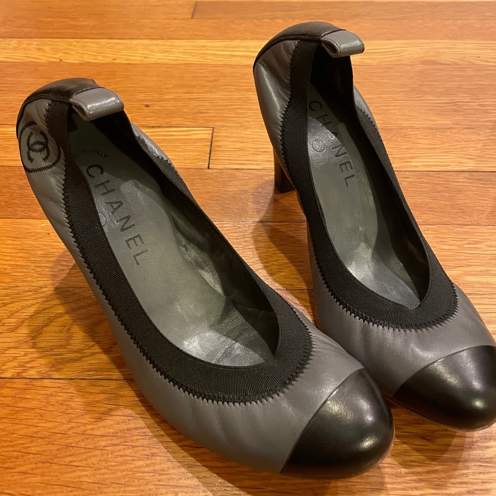 Size 37.5 wonderful condition Chanel heels. Looks gorgeous on.